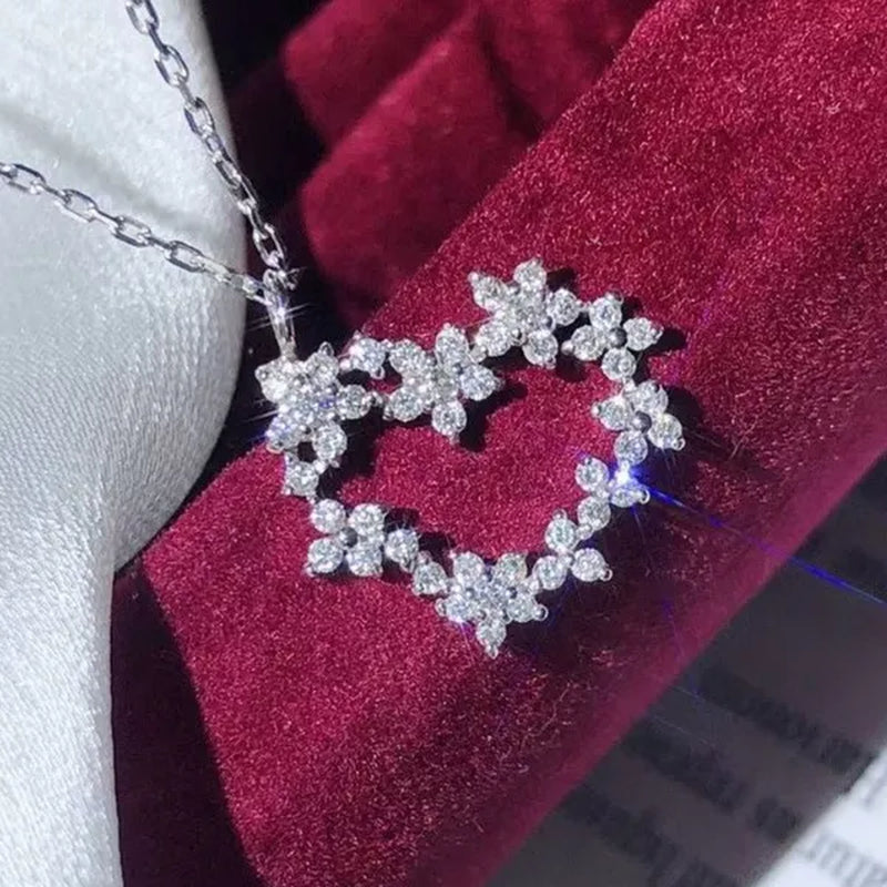 Exquisite Silver Plated Flower Shape Inlay Lab Diamond Heart Pendant Necklace for Women Wedding Party Fashion Jewelry