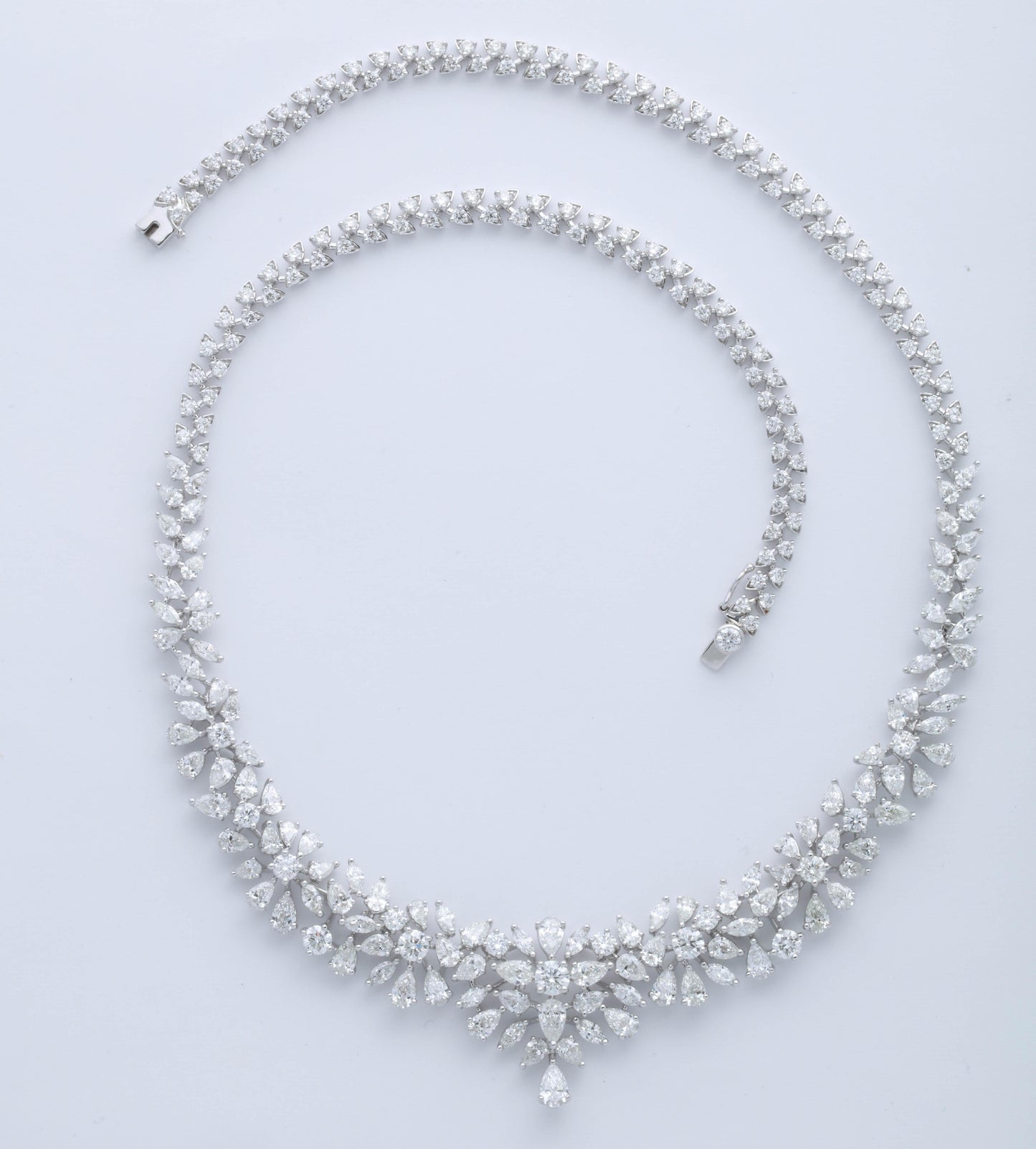 Exquisite 20.12 Carat Multi-Shape Diamond 18k White Gold Choker Necklace