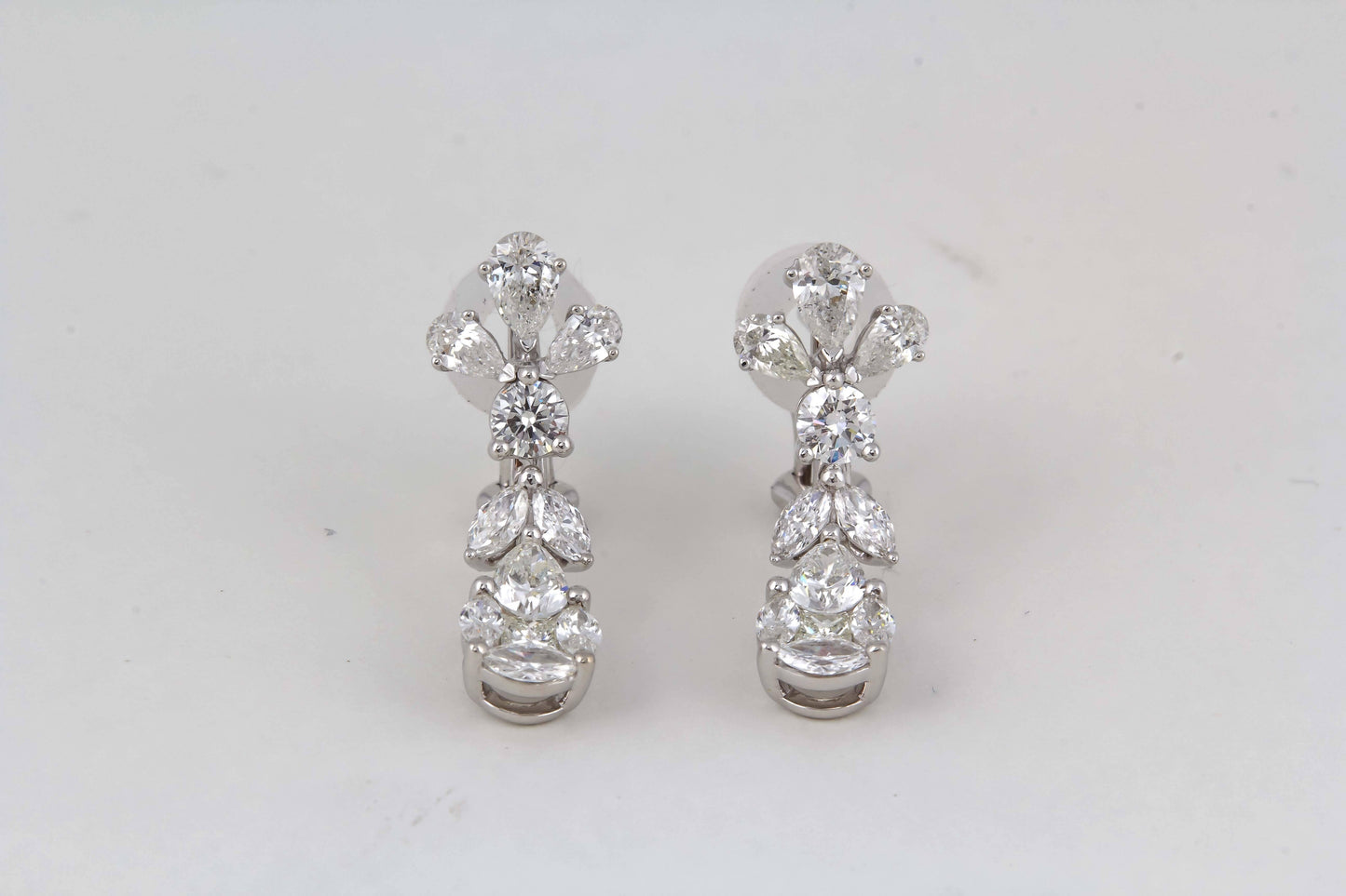 Classic 18k White Gold Diamond Drop Earrings in Pear Shape