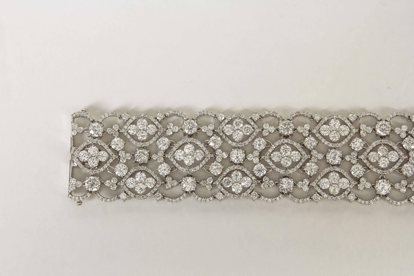 Exquisite 28.12 Carat Diamond Lace Bracelet in 18k White Gold
