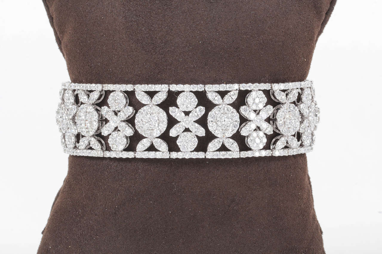 Exquisite 20.03 Carat Round Brilliant Wide Diamond Wreathe Style Bracelet