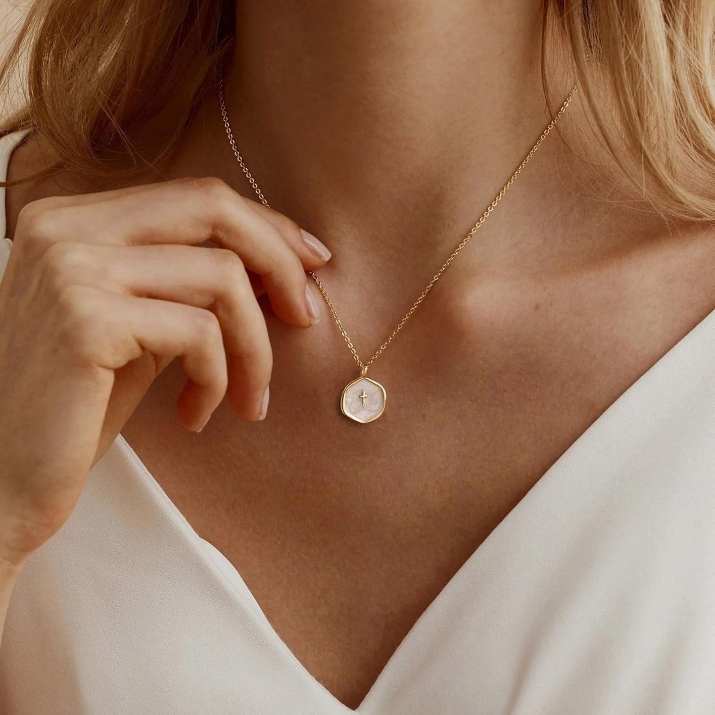 Cross Necklace for Women,14K Dainty Gold Plated Cross Necklaces Simple Pendant Necklaces for Women Trendy Small Gold Charm Necklace Cute Choker for Women Jewelry Gifts