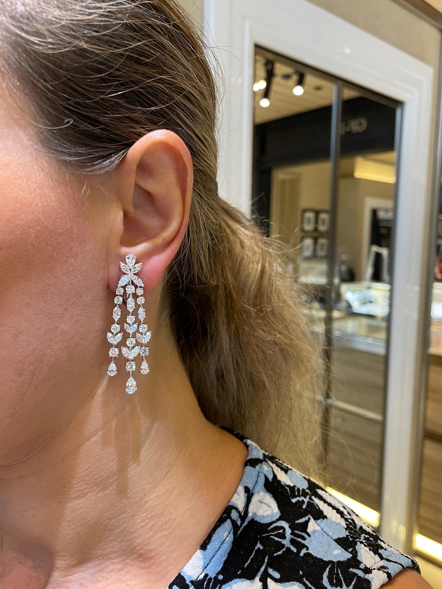 Stunning 12.36 Carat VS Diamond Chandelier Earrings 18k White Gold