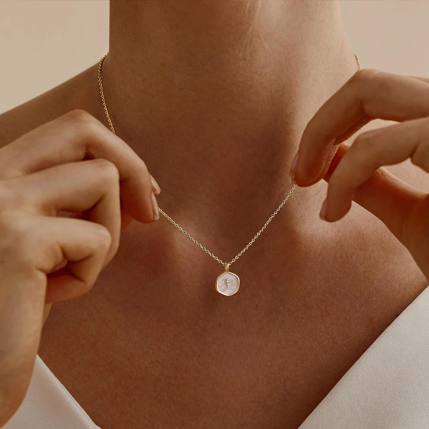 Cross Necklace for Women,14K Dainty Gold Plated Cross Necklaces Simple Pendant Necklaces for Women Trendy Small Gold Charm Necklace Cute Choker for Women Jewelry Gifts