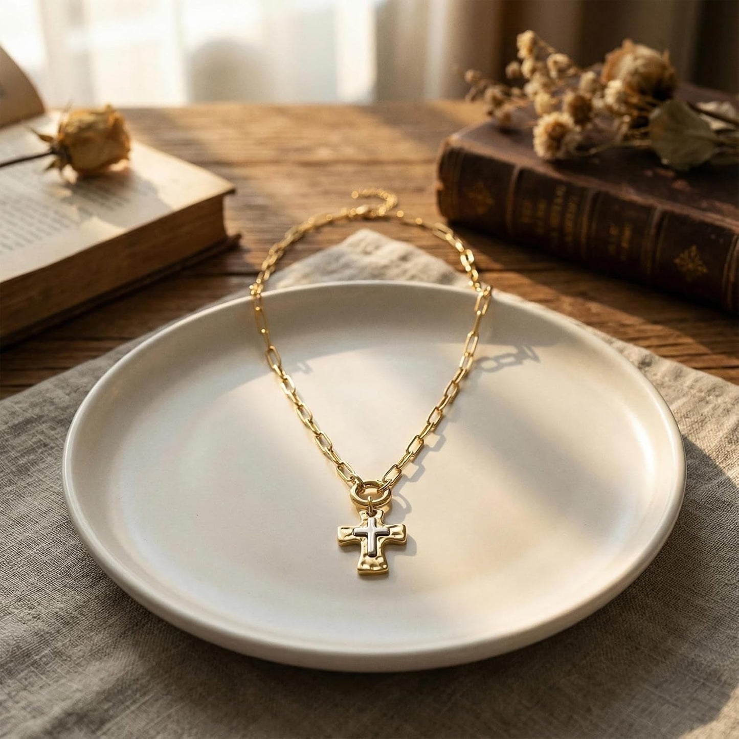 Unisex Silver Gold Cross Necklace,Sterling Silver Cross Necklace for Women,Mens Gold Silver Pendant Necklace,Gifts for Boyfriends or Girlfriends for Valentine'S Day,Birthdays,Christmas,Easter