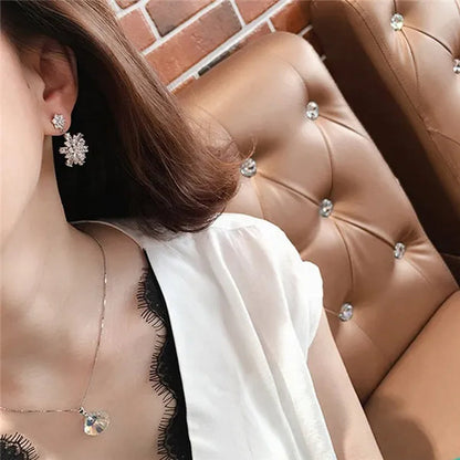 Exquisite Silver Inlay Bright Zircon and Lab Diamond Snowflake Stud Earring for Women Bridal Wedding Romantic Jewelry Christmas Gift