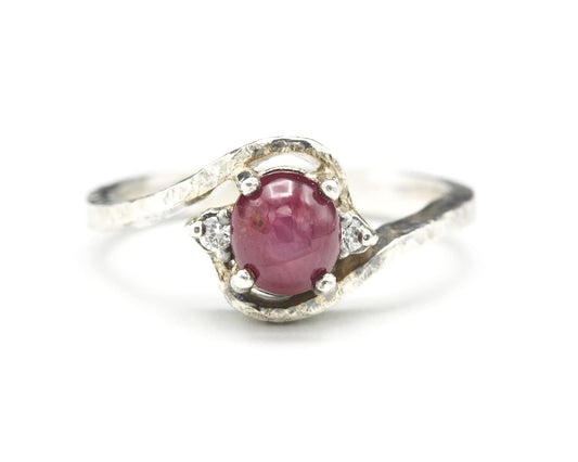 Oval Cabochon Star Ruby Ring in Prongs Setting and Diamonds Side Set with Sterling Silver Texture Band - WORLD TIME VISITS