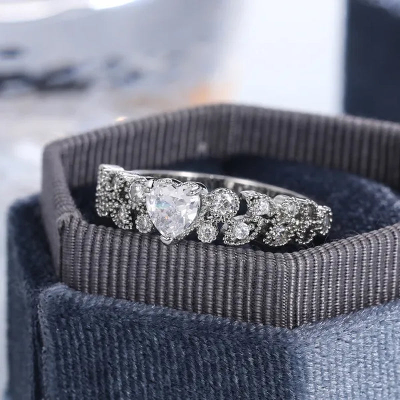 Exquisite Heart Shape White Sapphire Silver Plated Lab Diamond Ring for Women Romantic Wedding Eternity Jewelry Lover Birthday Gift