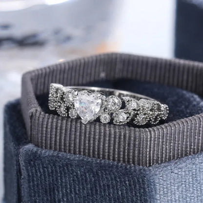 Exquisite Heart Shape White Sapphire Silver Plated Lab Diamond Ring for Women Romantic Wedding Eternity Jewelry Lover Birthday Gift