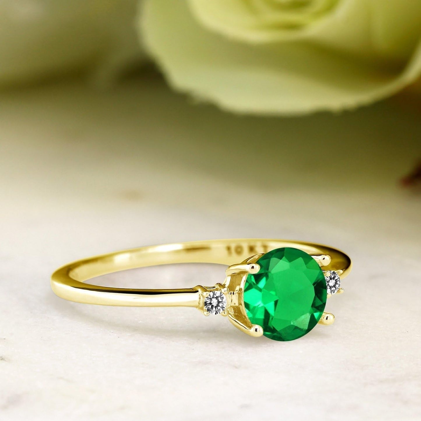 10K Yellow Gold Green Nano Emerald and White Diamond Solitaire Engagement Ring for Women (0.80 Cttw, round 6MM, Gemstone May Birthstone, Available in Size 5,6,7,8,9)