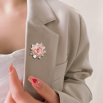 Elegant Rose Flower Brooch Pin for Women Men Wedding Party Gentleman'S Essentials Handmade Crystal Pearl Fabric Flower Lapel Pin Dress Suit Accessories Boutonniere Ideas