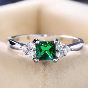 Fashion Jewelry Emerald Diamond 925 Sterling Silver Ring Elegant Bride Wedding Engagement Party Gift Accessory for Women Rings Size 5-11