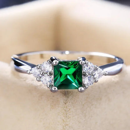 Fashion Jewelry Emerald Diamond 925 Sterling Silver Ring Elegant Bride Wedding Engagement Party Gift Accessory for Women Rings Size 5-11