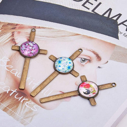 16Pcs Cross Pendant Trays Photo Charms Bezel Settings and 16Pcs Glass Cabochon Dome Tiles Clear Cameo Memorial Photo Pendant for Bouquet Wedding Graduation Easter Making