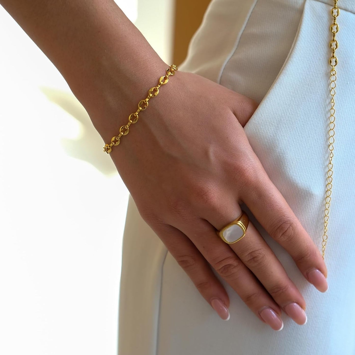 18K Gold Plated Womens Gold Signet Ring Starburst Gold Signet Rings Star Minimalist Signet Ring Mother of Pearl Statement Signet Ring