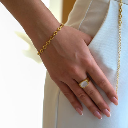 18K Gold Plated Womens Gold Signet Ring Starburst Gold Signet Rings Star Minimalist Signet Ring Mother of Pearl Statement Signet Ring