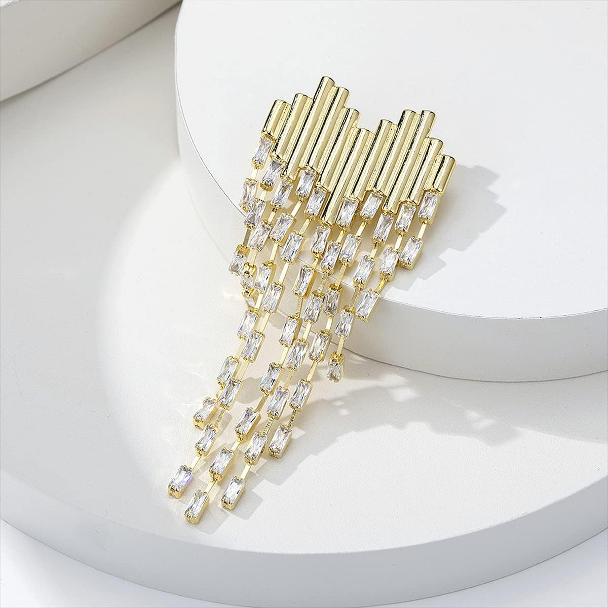 Heart Shaped Brooch Gold Tone Tassel Brooches and Pins for Women Fashion Cubic Zirconia Hanging Chain Brooch