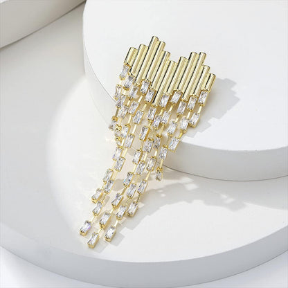 Heart Shaped Brooch Gold Tone Tassel Brooches and Pins for Women Fashion Cubic Zirconia Hanging Chain Brooch