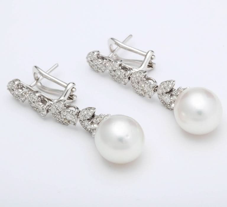 https://a.1stdibscdn.com/pearl-and-diamond-earrings-for-sale-picture-5/j_415/j_193187421684333968250/6R1A3819_master.jpg?width=768