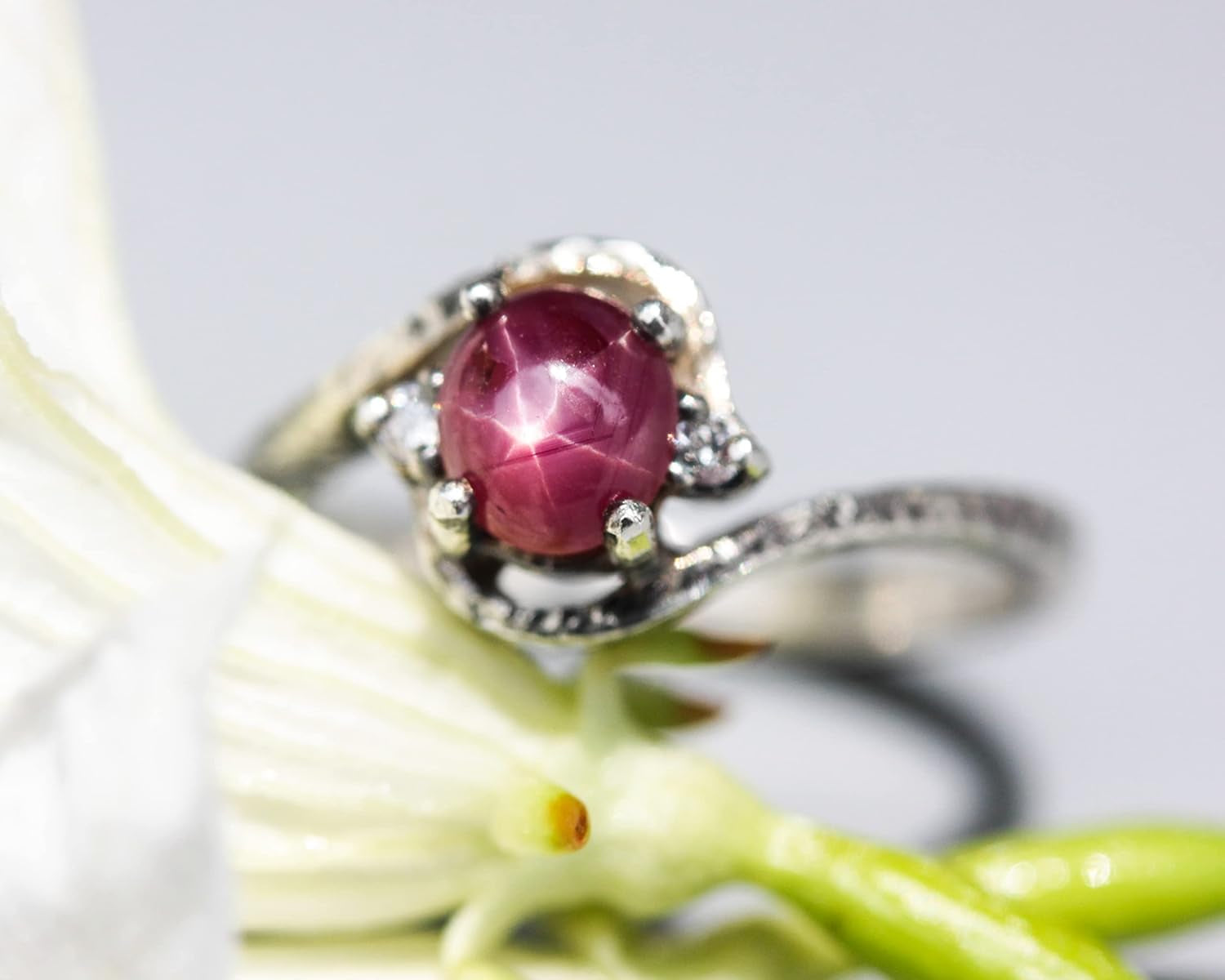 Oval Cabochon Star Ruby Ring in Prongs Setting and Diamonds Side Set with Sterling Silver Texture Band - WORLD TIME VISITS