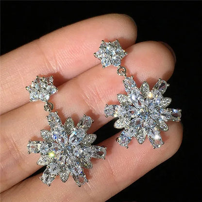 Exquisite Silver Inlay Bright Zircon and Lab Diamond Snowflake Stud Earring for Women Bridal Wedding Romantic Jewelry Christmas Gift