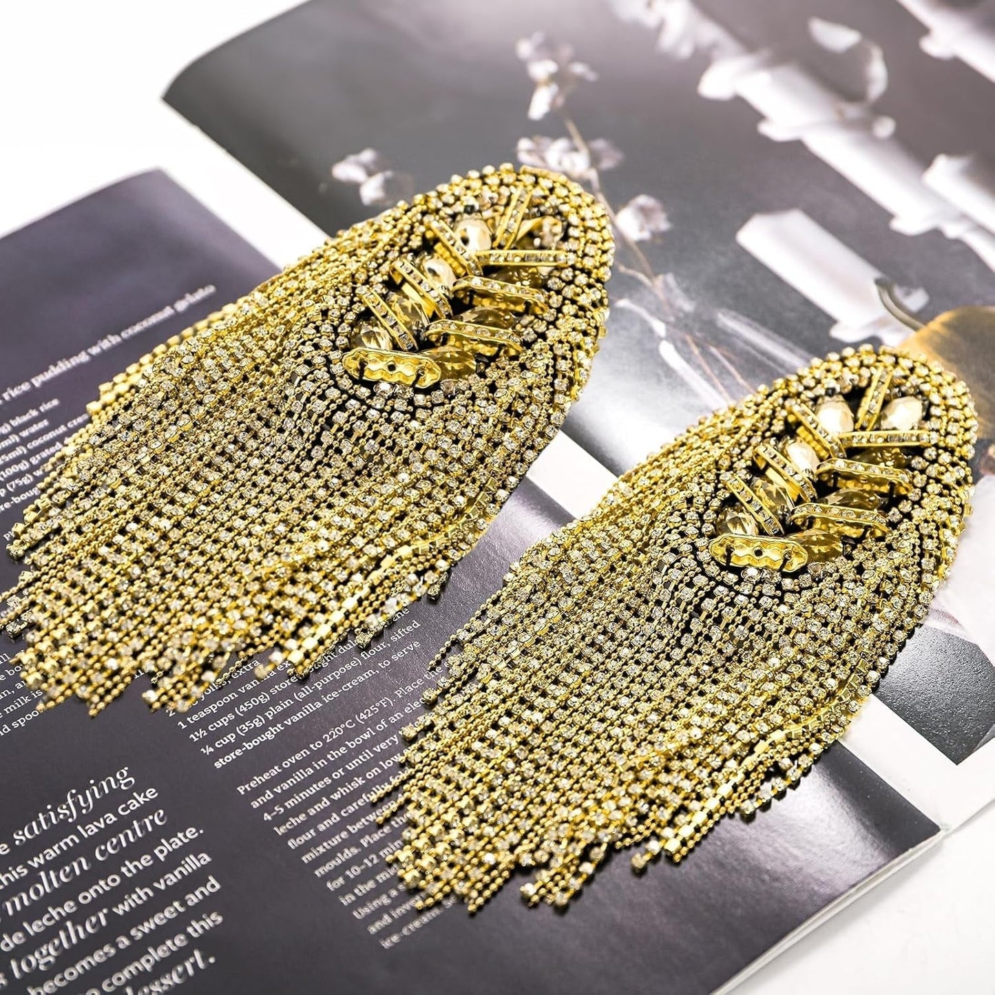 2 Pack Tassel Shoulder Epaulette, Punk Metal Cosplay Ringmaster Shoulder Pads Epaulet with Pins, Gold Rhinestone Beaded Diamond Shoulder Boards Badge Brooch for Men Women Uniform Costume