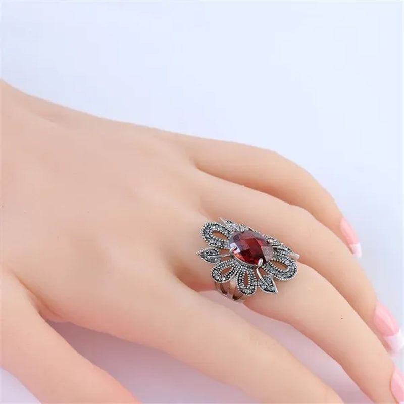 Hot Europe and the United States Retro Hollow-Out Flowers Ruby Ring Boutique Jewelry 2017 New - WORLD TIME VISITS