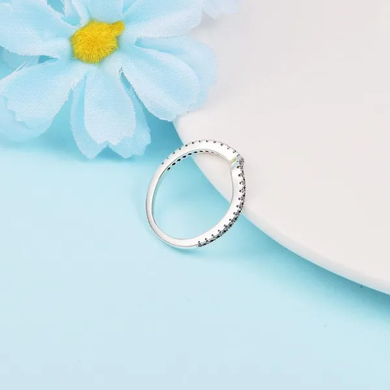 925 Sterling Silver Sparkling Wave Ring with Crystals Fashion Ring for Women