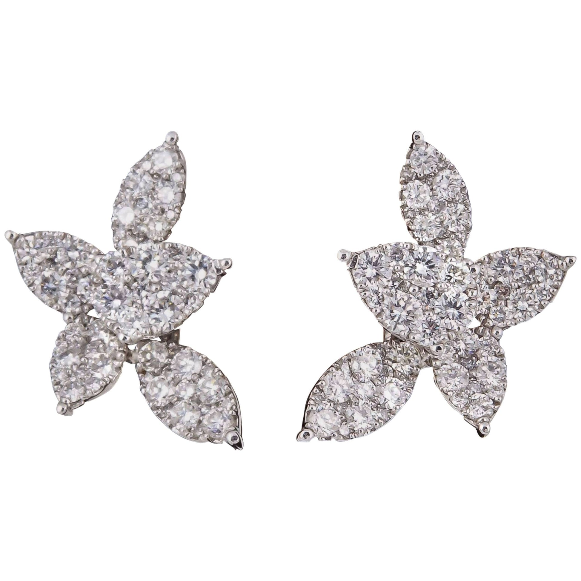 https://a.1stdibscdn.com/classic-diamond-gold-cluster-earrings-for-sale/j_415/j_261533921746539114867/2259543_master.jpg