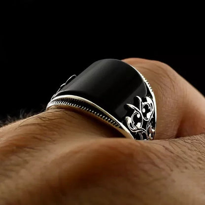 Men'S Fashion European and American Retro Silver-Plated Punk Relief Totem Ring Natural Gemstone Obsidian Ring Noble Gentleman Style Engagement Wedding Banquet Accessories Boyfriend Birthday Father'S Day Gift Jewelry Ring of Power