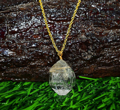 Raw Crystal Necklace, Herkimer Diamond Rough Stone Necklace, Dainty Stone Pendant, Healing Crystals Healing Stone Pendant for Beauty, Love and Positive Energy, Jewelry Gift