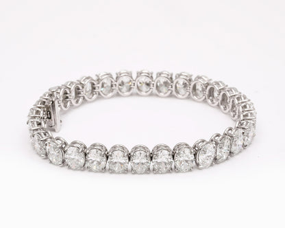 https://a.1stdibscdn.com/oval-diamond-tennis-bracelet-for-sale-picture-6/j_415/j_232203621718980090543/2P6A1418_master.jpg