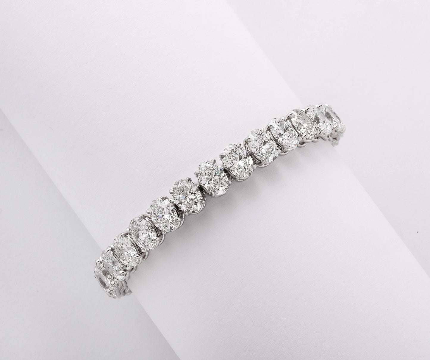 27.61 Carat GIA Certified Oval Diamond Platinum Tennis Bracelet