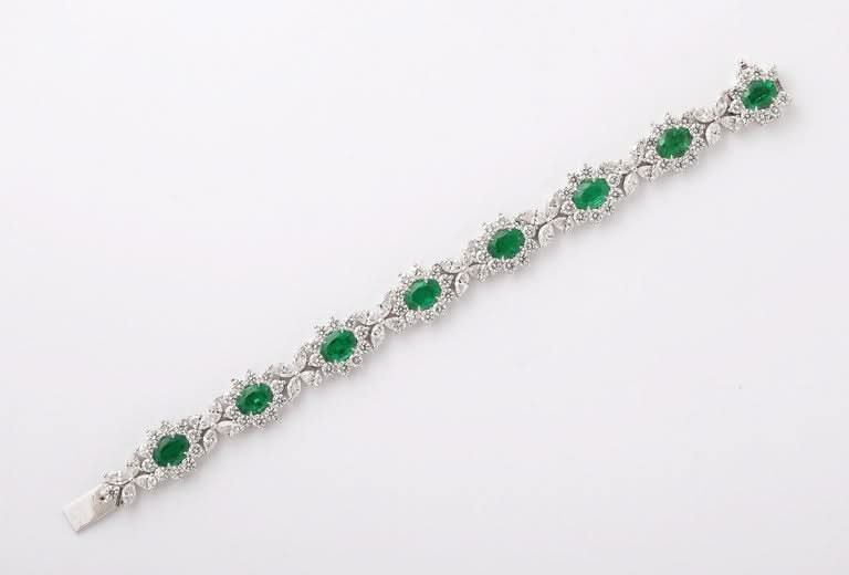 https://a.1stdibscdn.com/emerald-and-diamond-bracelet-for-sale-picture-5/j_415/j_224079721711375694756/2P6A1424_master.jpg?width=768