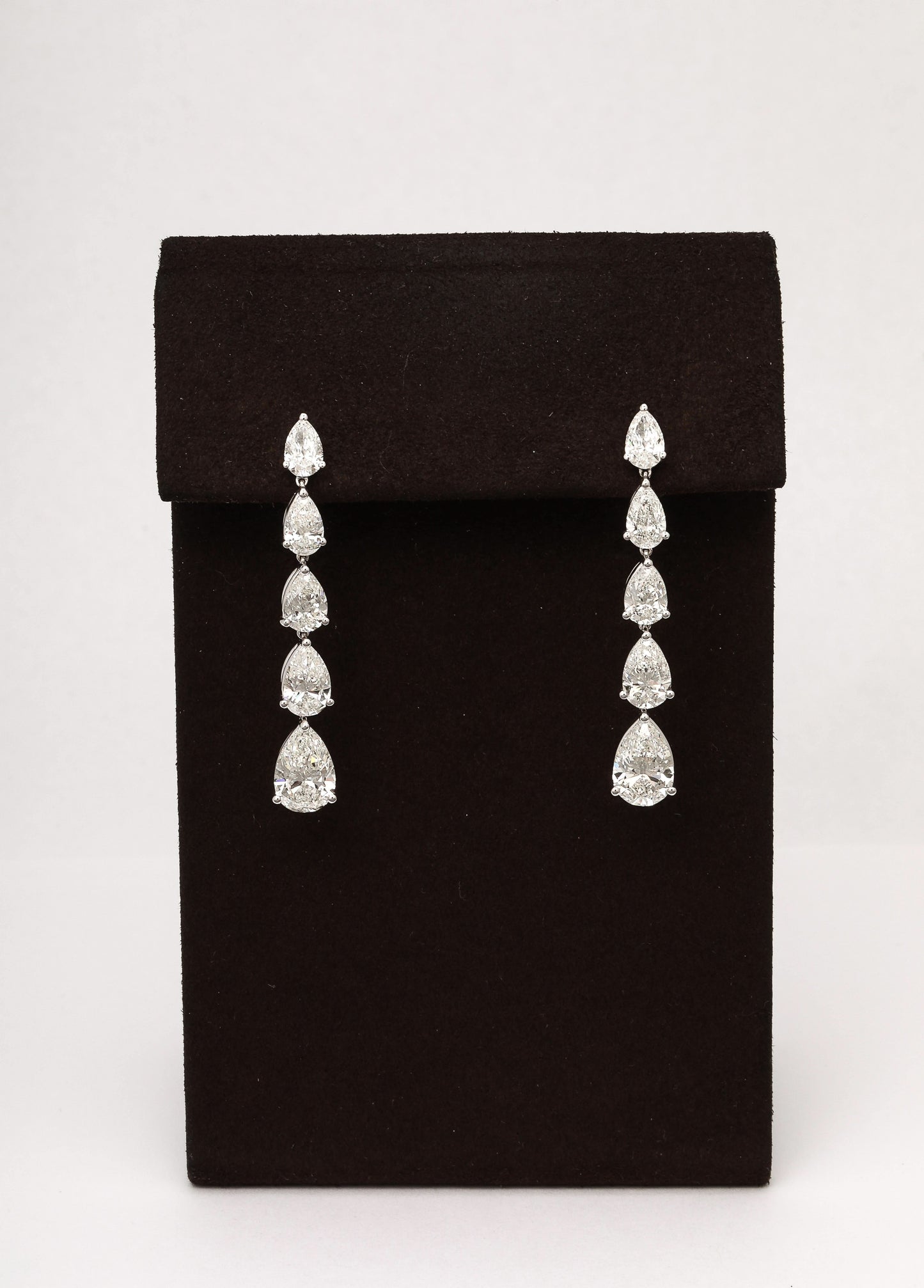 https://a.1stdibscdn.com/diamond-dangle-earrings-for-sale-picture-5/j_415/j_225039121712329998998/2P6A1437_master.jpg
