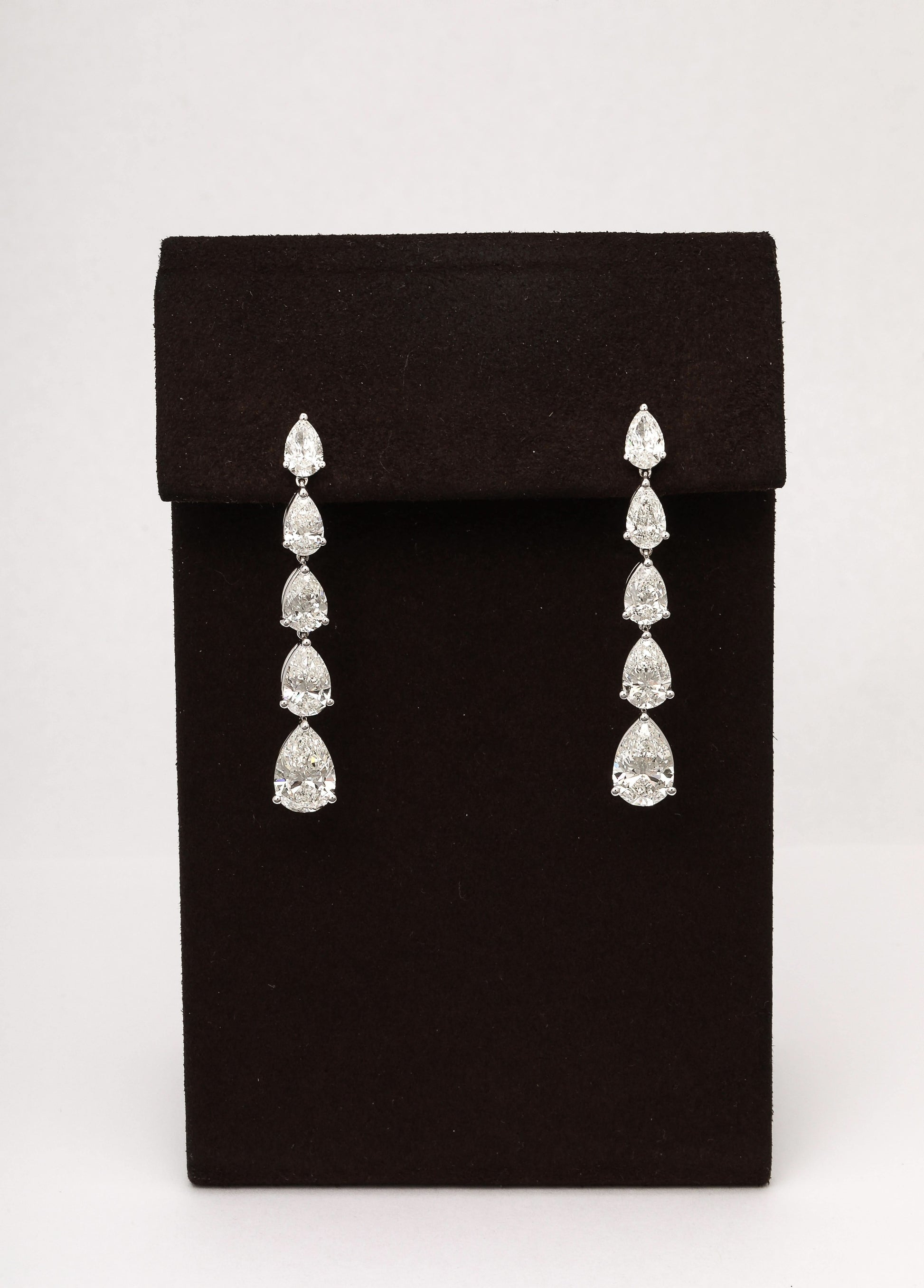 https://a.1stdibscdn.com/diamond-dangle-earrings-for-sale-picture-5/j_415/j_225039121712329998998/2P6A1437_master.jpg