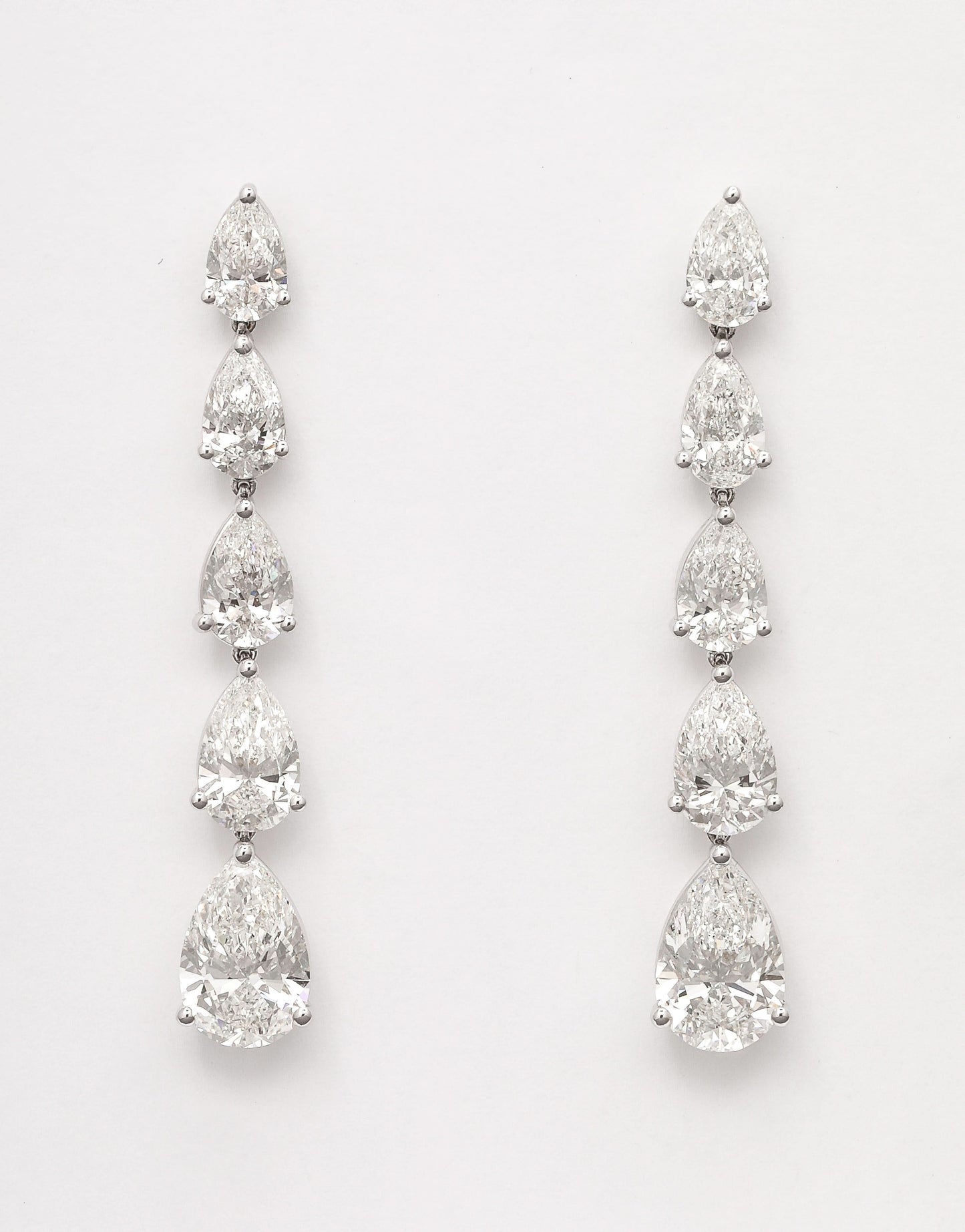 https://a.1stdibscdn.com/diamond-dangle-earrings-for-sale-picture-9/j_415/j_225039121715962021427/IMG_5158_master.jpeg