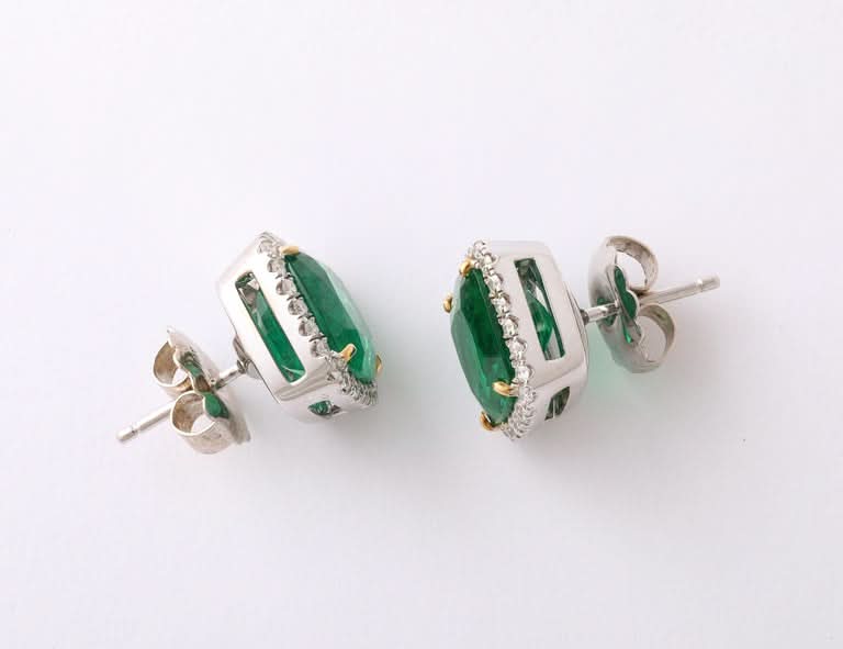 https://a.1stdibscdn.com/cushion-cut-emerald-and-diamond-stud-earrings-for-sale-picture-5/j_415/j_227290221714486836768/2P6A1452_master.jpg?width=768