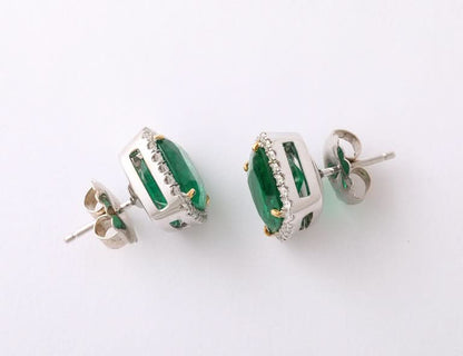 https://a.1stdibscdn.com/cushion-cut-emerald-and-diamond-stud-earrings-for-sale-picture-5/j_415/j_227290221714486836768/2P6A1452_master.jpg?width=768