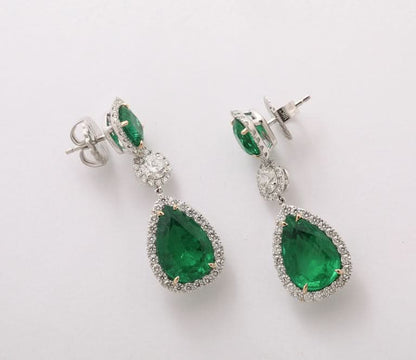 Exquisite 15 Carat Emerald and Diamond 18k White Gold Drop Earrings