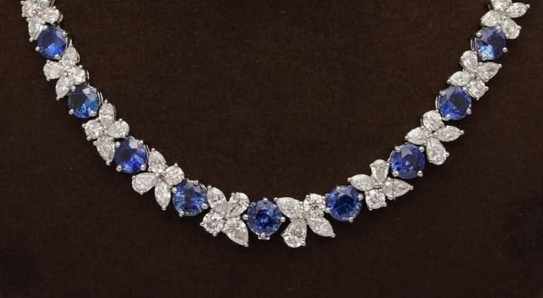 Exquisite 38 Carat Blue Sapphire and Diamond Platinum Choker Necklace