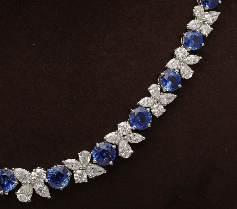 Exquisite 38 Carat Blue Sapphire and Diamond Platinum Choker Necklace
