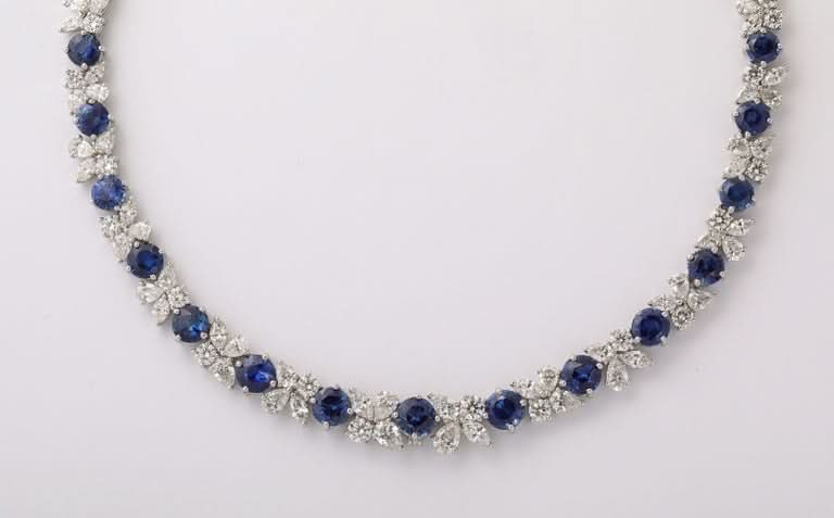 Exquisite 38 Carat Blue Sapphire and Diamond Platinum Choker Necklace