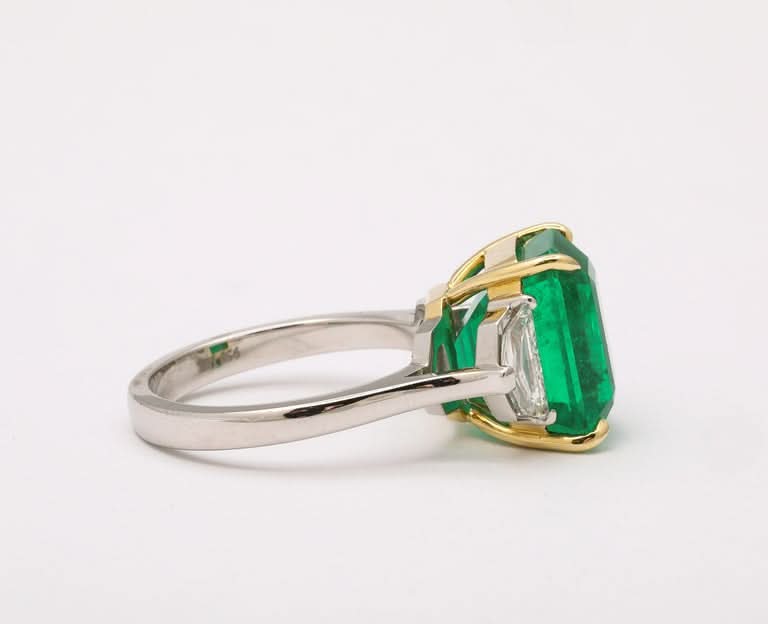 Colombian Vivid Green 6.97 Carat Emerald and Diamond Platinum Ring