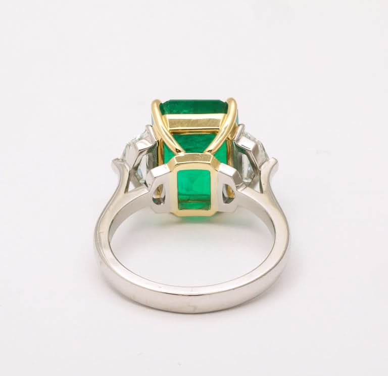 Colombian Vivid Green 6.97 Carat Emerald and Diamond Platinum Ring