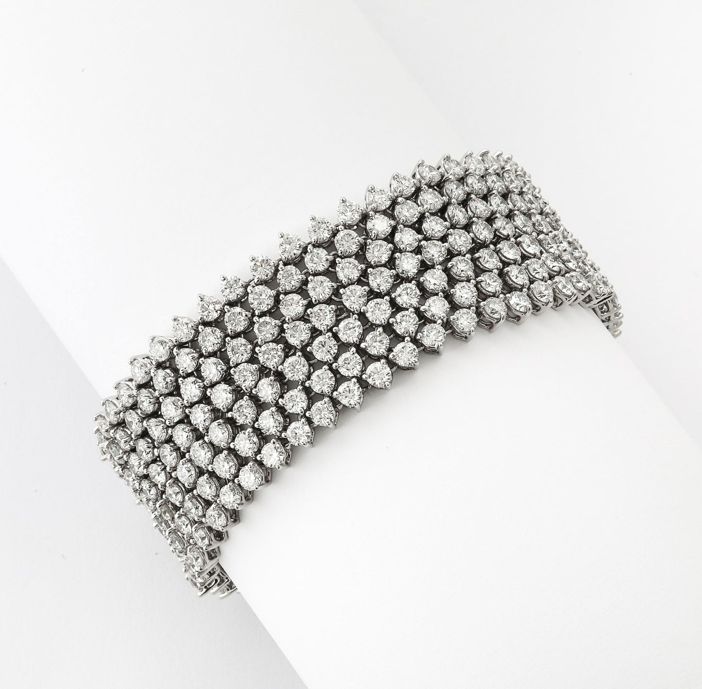 Exquisite 36.25ct Brilliant Round Diamond 18k White Gold Mesh Bracelet