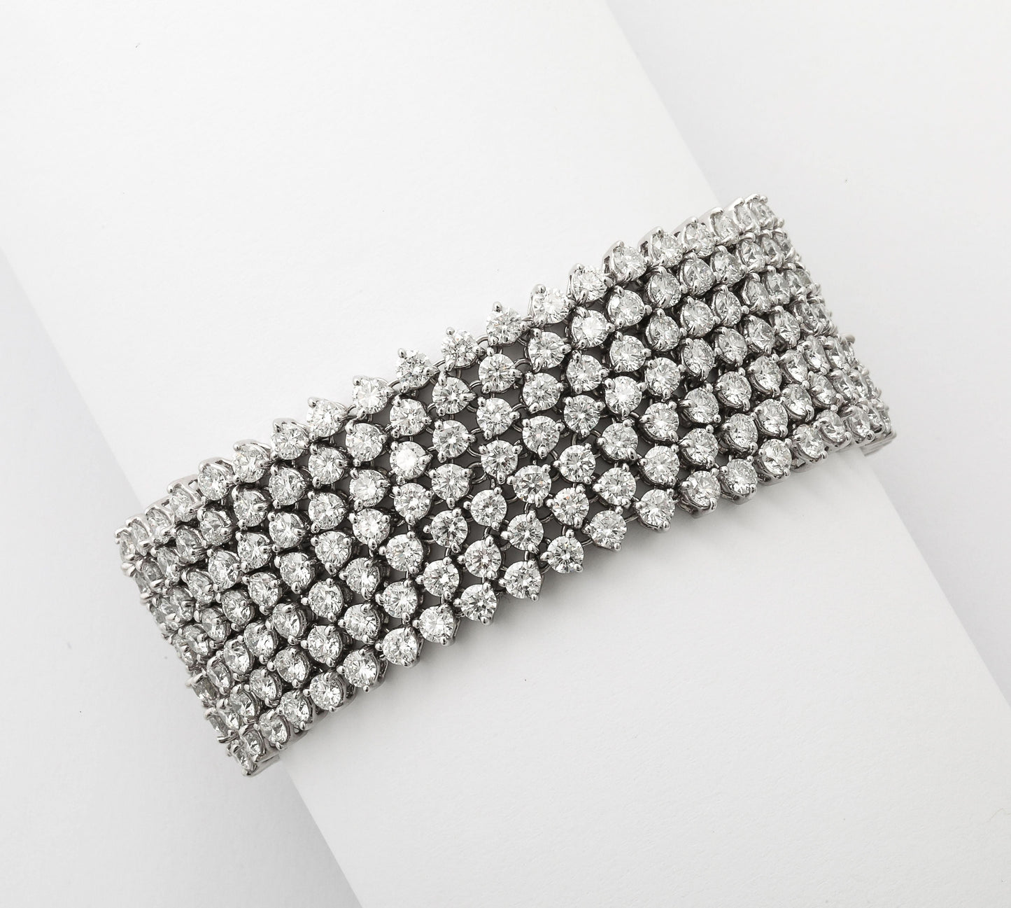 Exquisite 36.25ct Brilliant Round Diamond 18k White Gold Mesh Bracelet