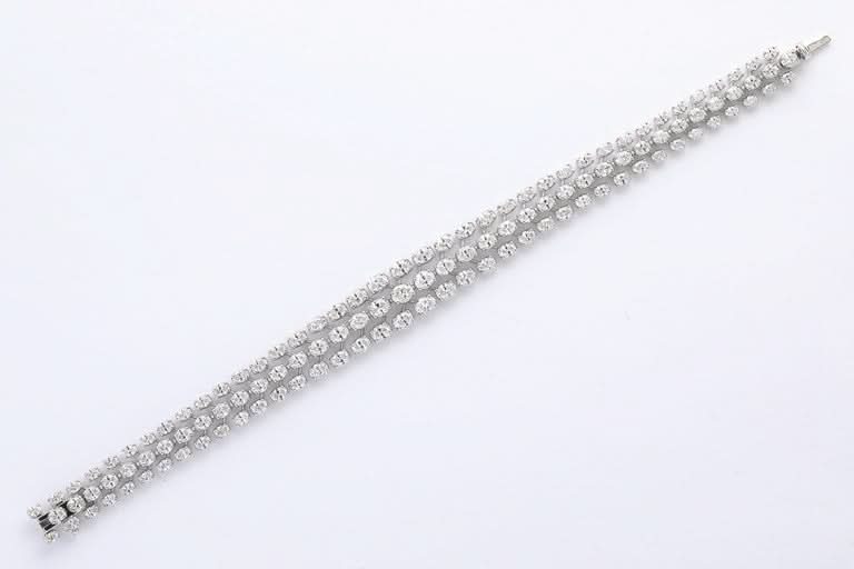 https://a.1stdibscdn.com/three-row-oval-diamond-bracelet-for-sale-picture-5/j_415/j_262309421747144390483/2P6A4467_master.jpg?width=768