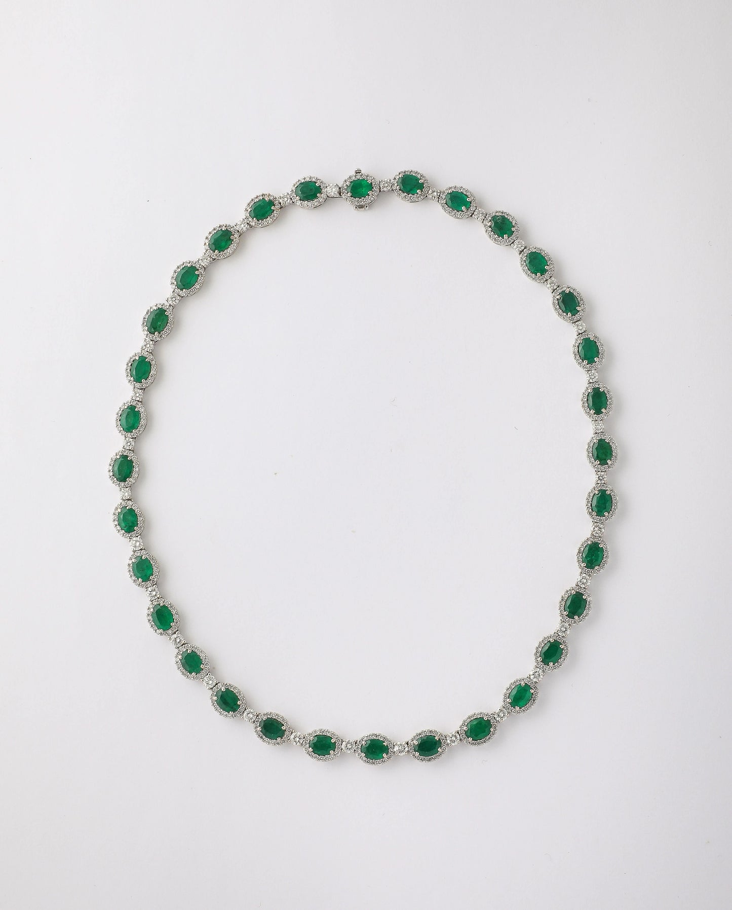 https://a.1stdibscdn.com/emerald-and-diamond-necklace-for-sale-picture-5/j_415/j_278659821763053312502/2P6A4529_master.jpg