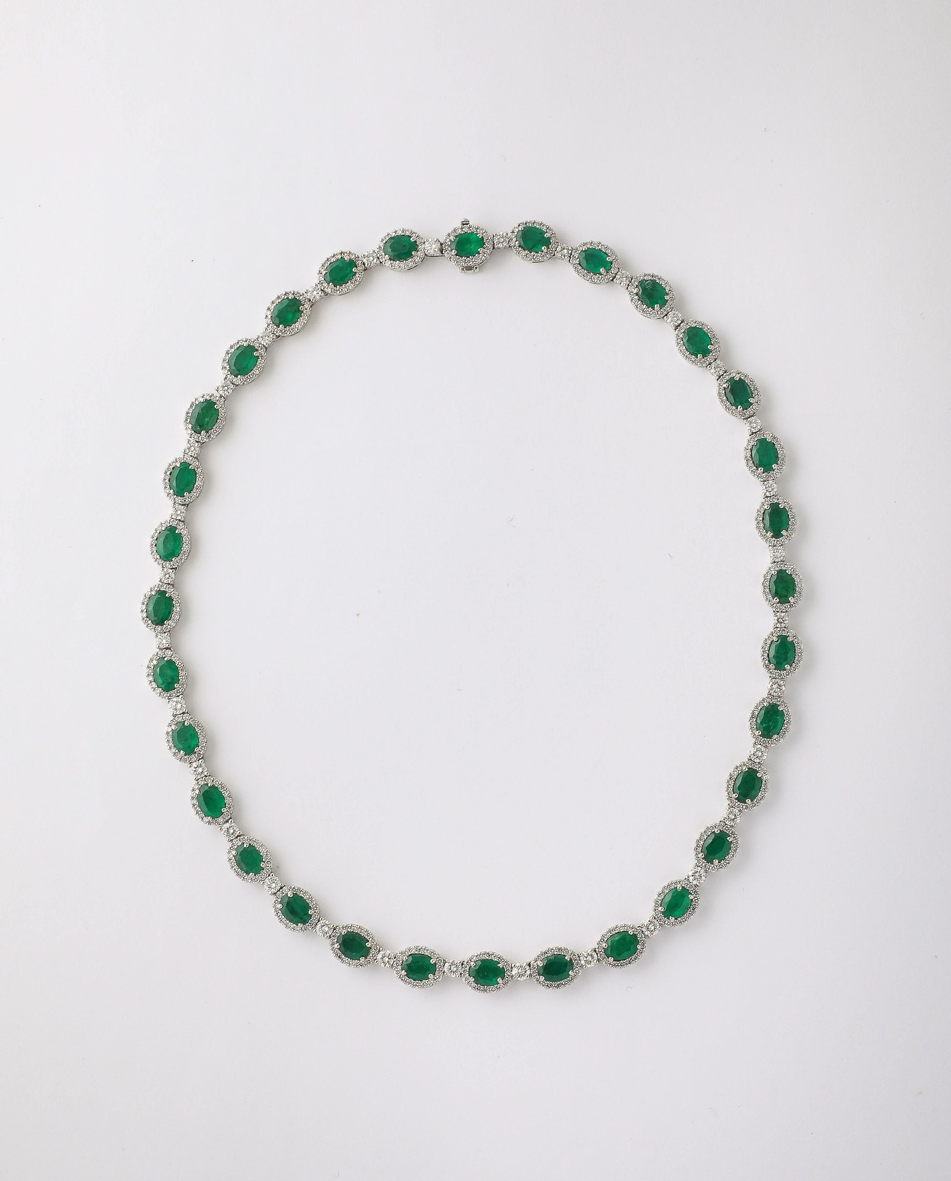 https://a.1stdibscdn.com/emerald-and-diamond-necklace-for-sale-picture-5/j_415/j_278659821763053312502/2P6A4529_master.jpg